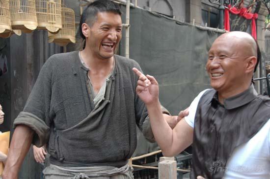 中国男篮传奇9号巴特尔曾在《十月围城》里饰演绿林义士"王复明"